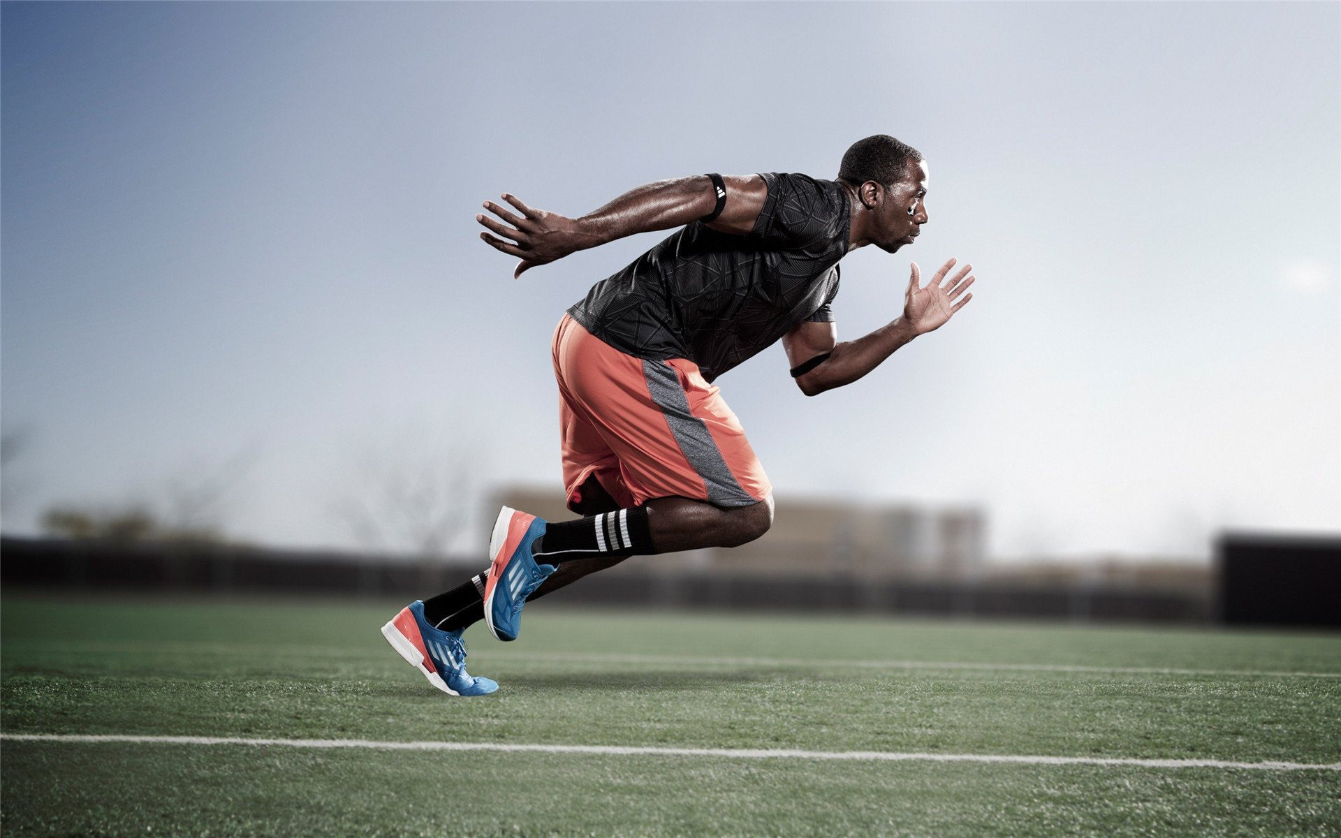 五大联赛中场控制力强队战术核心构建解析，五大联赛的打法风格